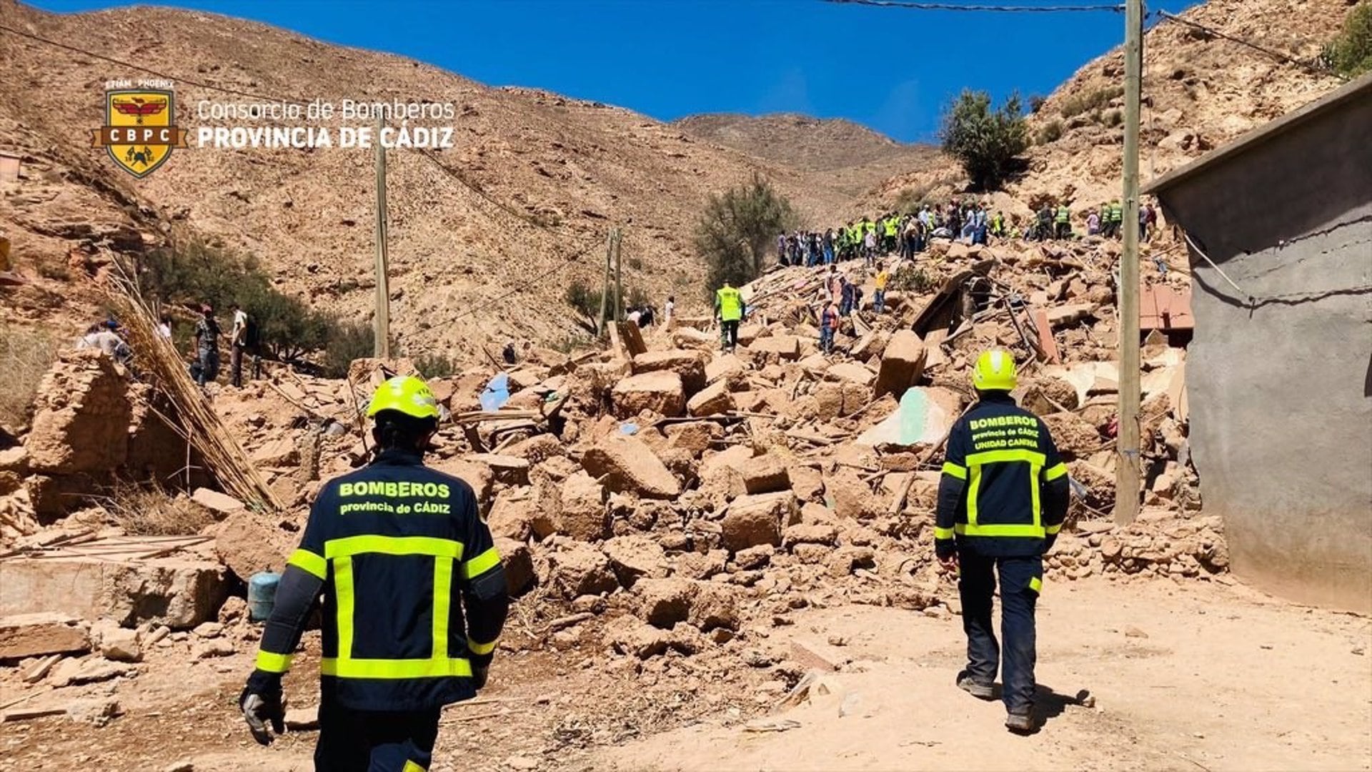 Efectivos de bomberos en Tafingoult, al sur de Marraquech