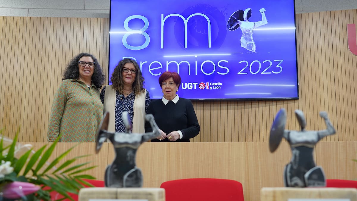 Victoria Rubio y la Asociación de Periodistas Feministas reciben los Premios 8M de UGT