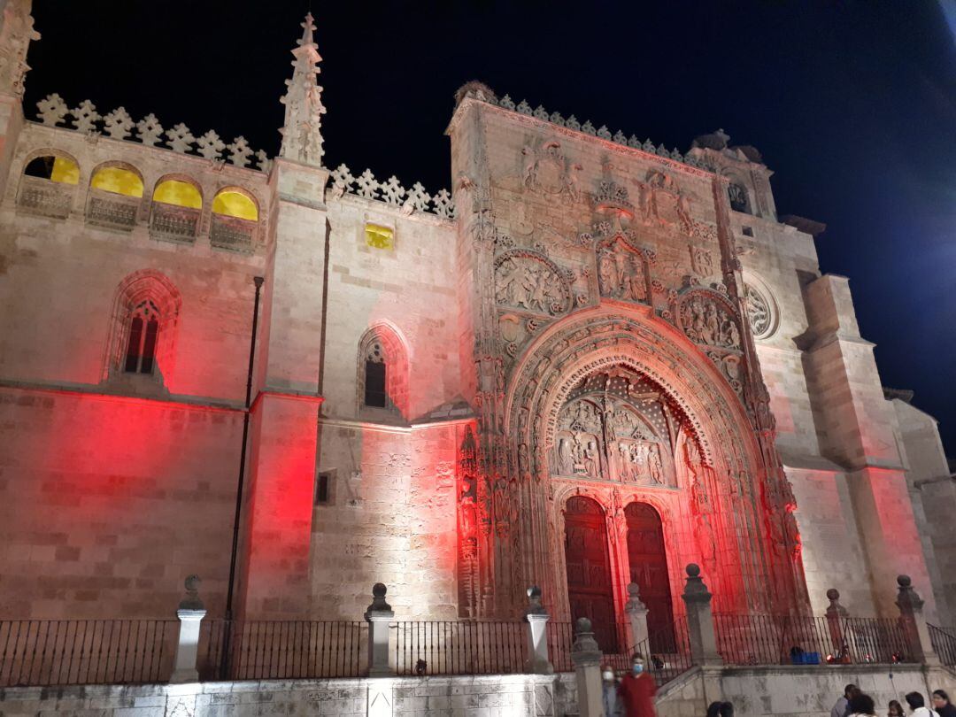 La iglesia de la Santa María lucía así poco después de las 21:00 horas.