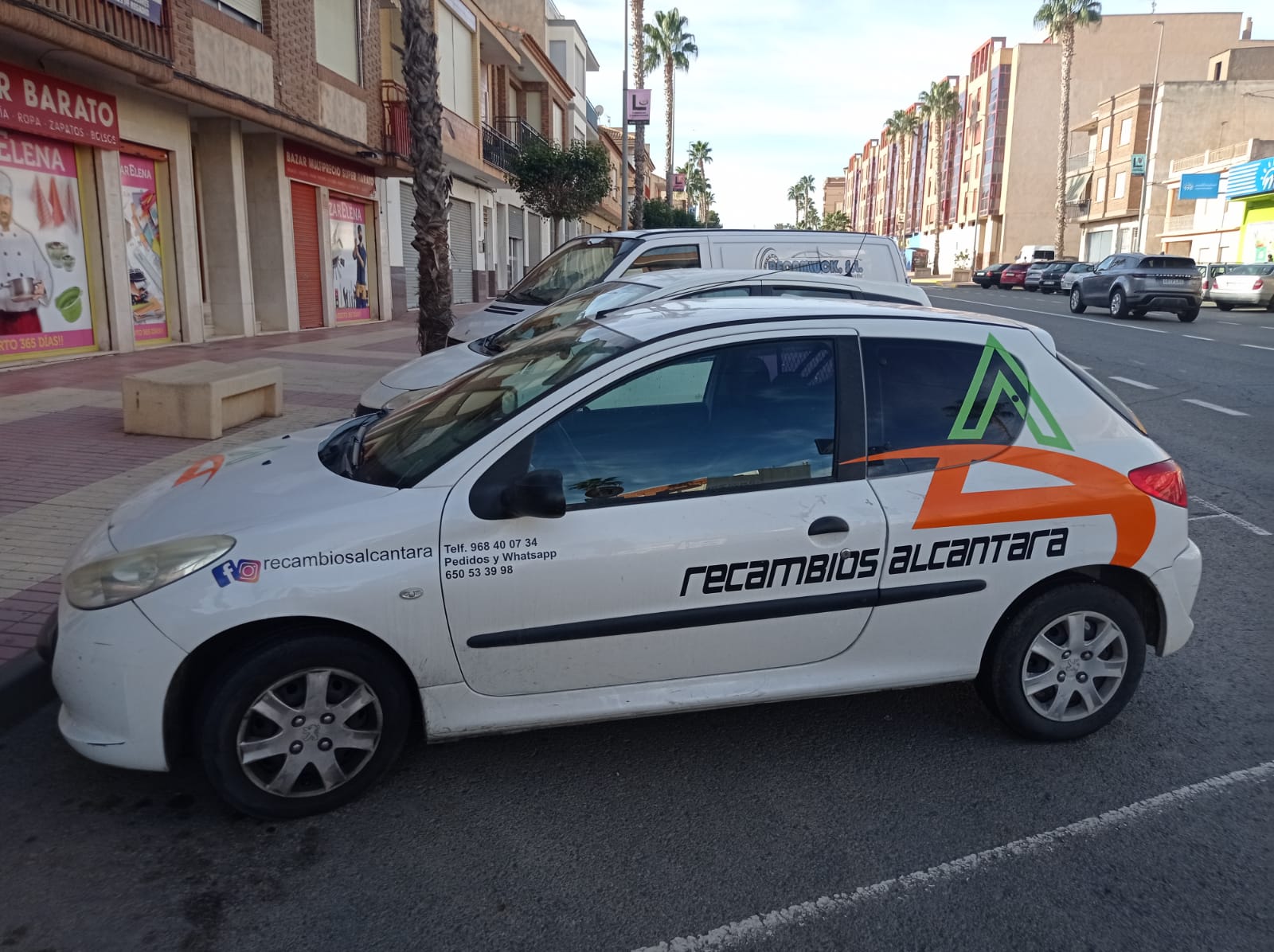 Coche de empresa de Recambios Alcántara