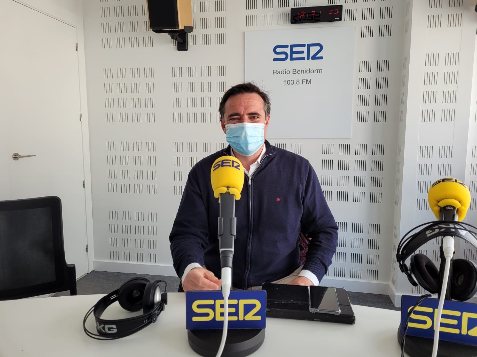 El director general de Turisme CV, Herick Campos, en los estudios de Radio Benidorm