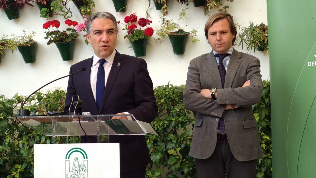 Elías Bendodo y Antonio Repullo durante la rueda de prensa ofrecida tras al reunión con los delegados y delegadas de la Junta en Córdoba