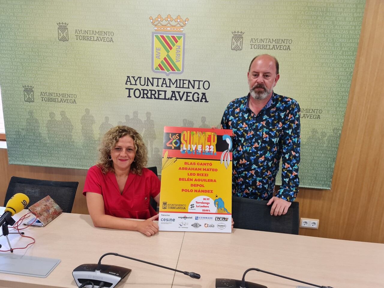 Patricia Portilla y Luis Ángel Portugal presentando el cartel de 'los 40 Summer Live'