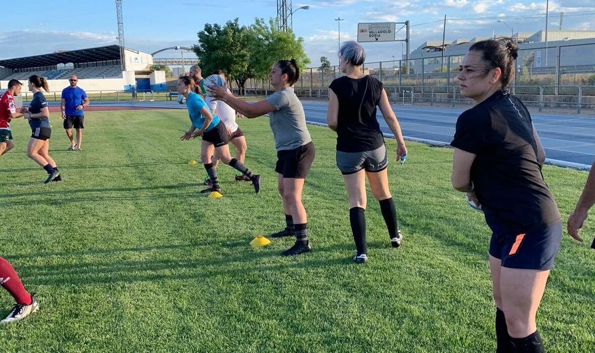 Una de las sesiones de entrenamiento del Ribera Rugby en el campo de las pistas de El Montecillo