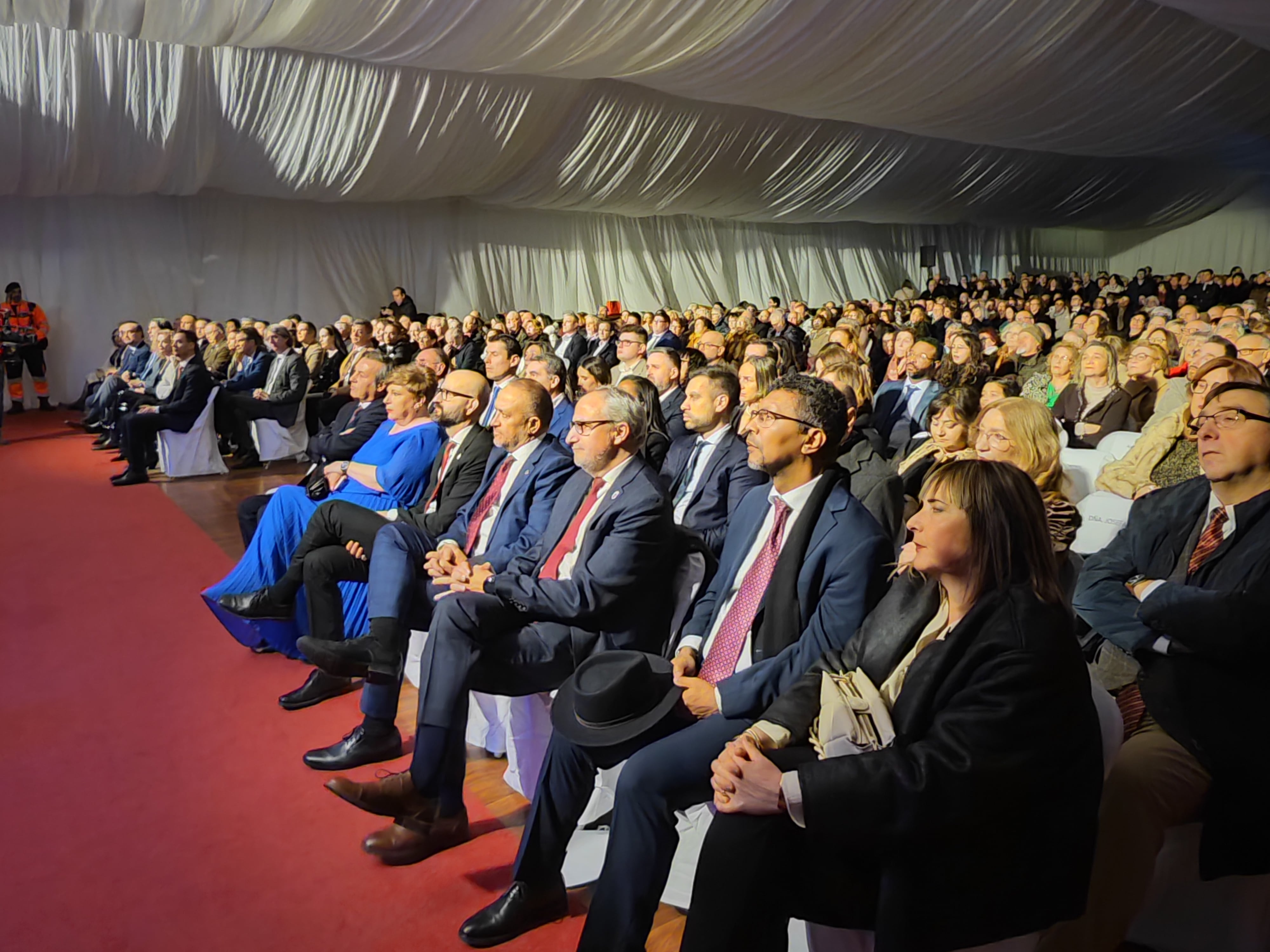 Autoridades asistentes