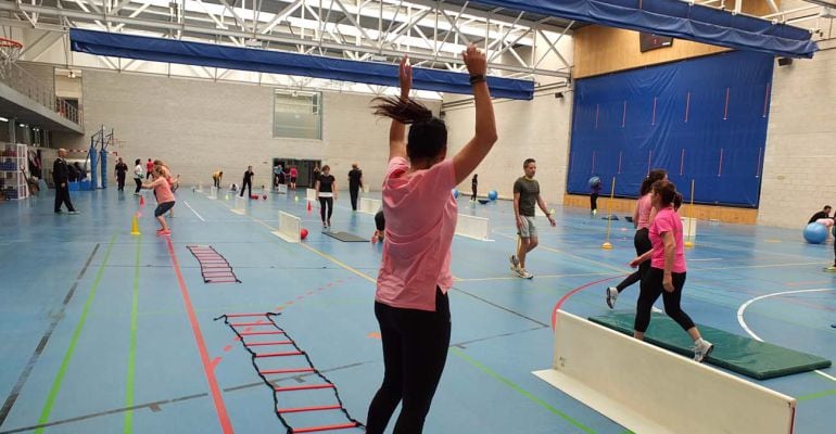 Actividades deportivas en el polideportivo municipal de Paracuellos de Jarama