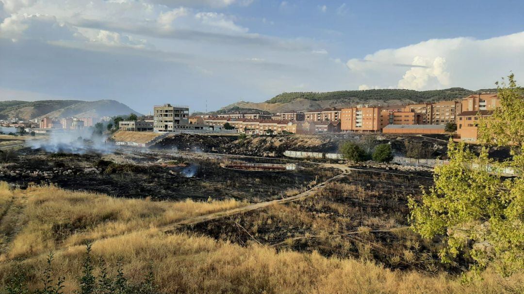 El fuego afectó a una gran extensión de terreno, desde los antiguos depósitos de RENFE a la Ronda Oeste