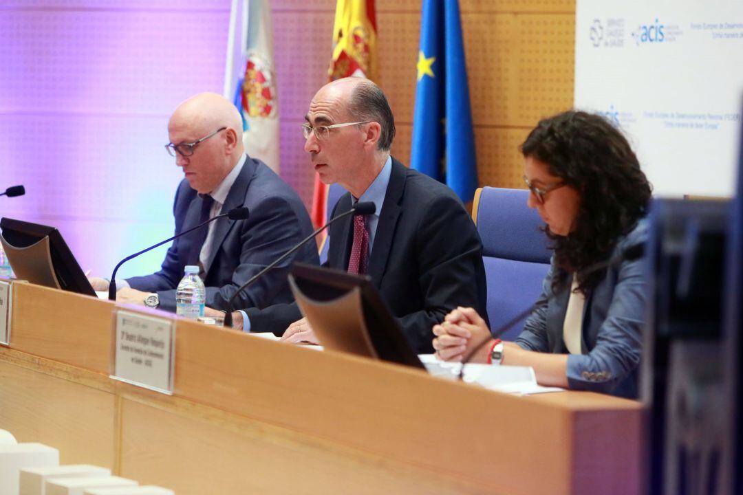 El conselleiro de Sanidade interviene en un acto en Santiago de Compostela.