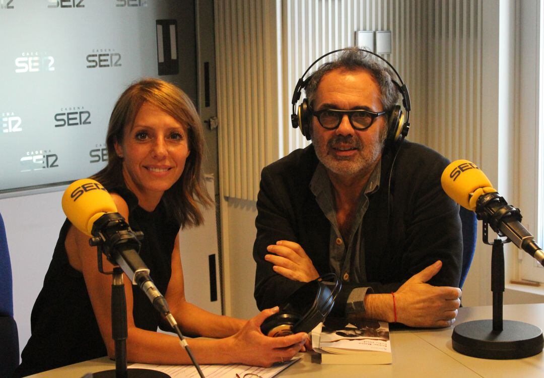 Pepe Verdes junto a Macarena Berlín en los estudios de la Cadena SER.