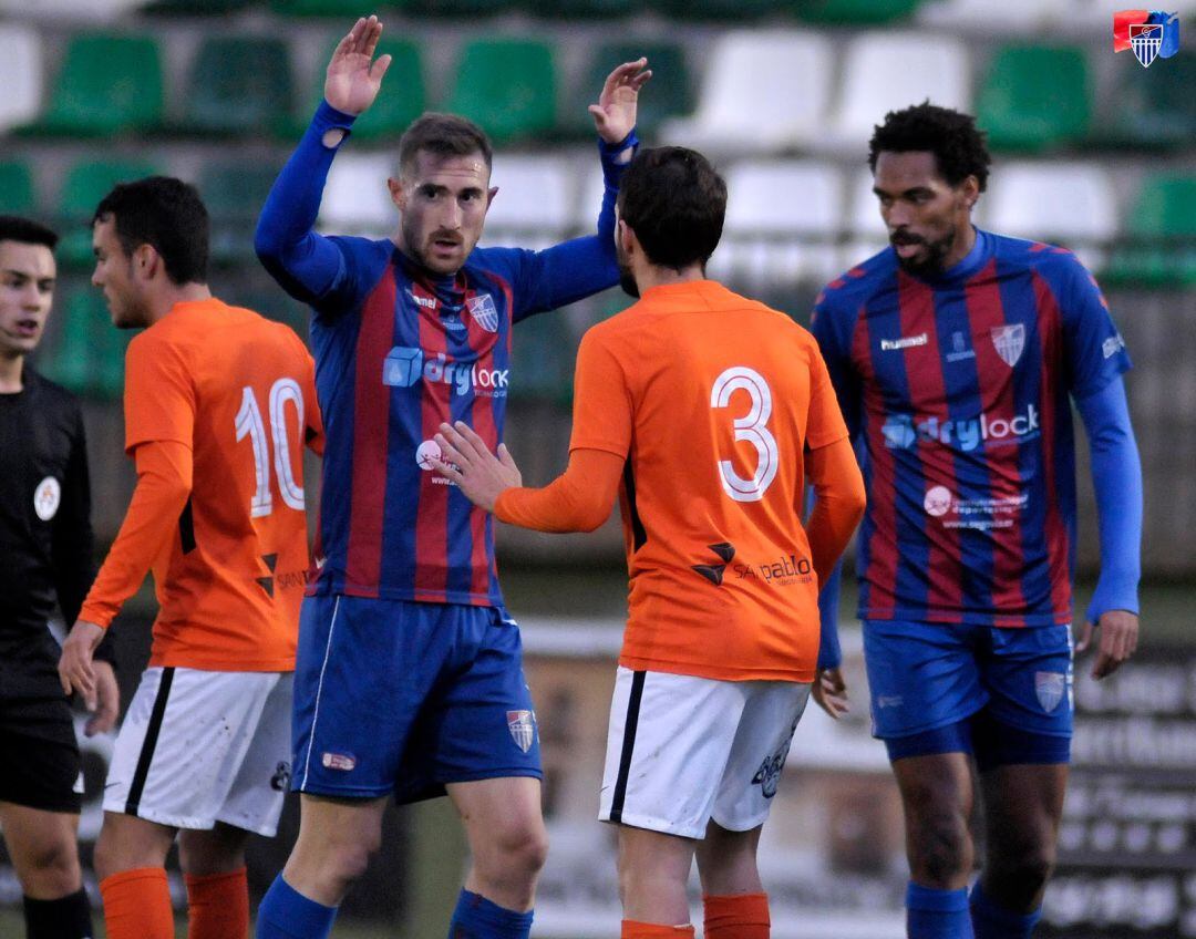 Dani Arribas en un lance del partido ante el Burgos Promesas