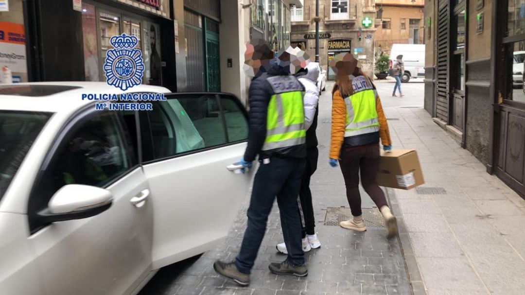 Operación policial contra varios sospechosos de usar identidad falsa para contratar productos financieros con los que comprar criptomonedas