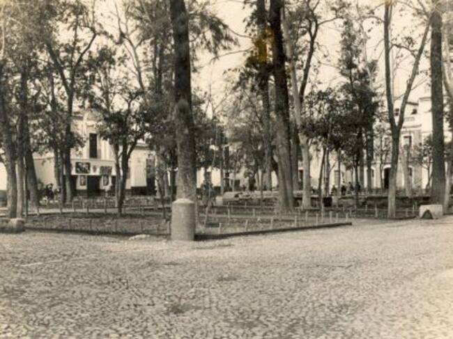 Imagen histórica de la plaza de la Magdalena de Córdoba.