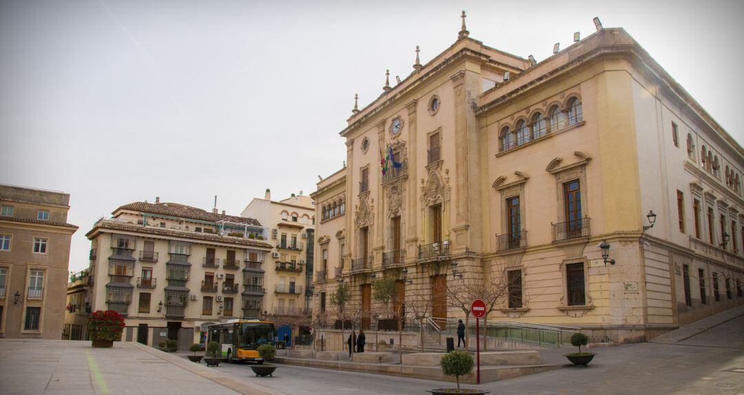 Ayuntamiento de Jaén en la plaza de Santa María.