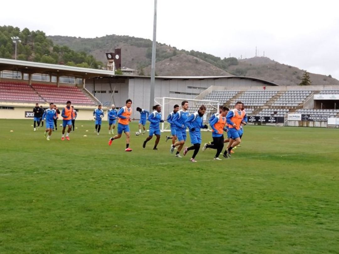 La plantilla del Conquense entrenando en La Fuensanta 