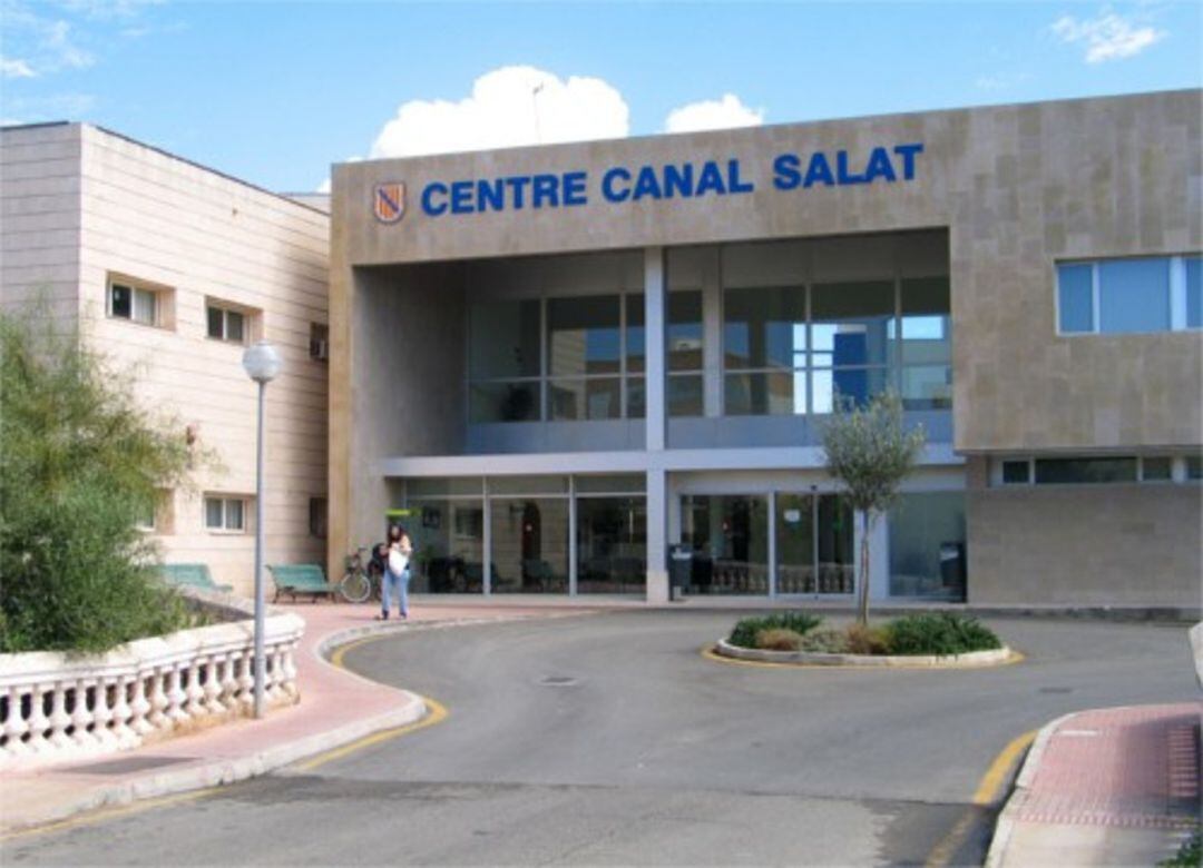 Los médicos de Canal Salat ya han dado el alta a la mujer herida por su expareja en Ciutadella.