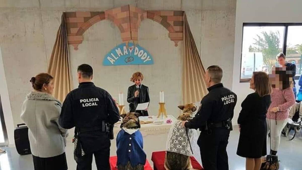 Surgió el amor en la patrulla canina de la Policía Local de Lorca