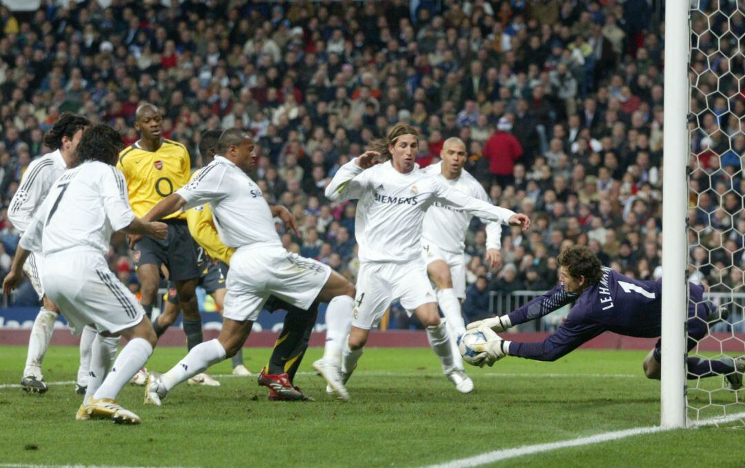 Lehmann hace una parada en un Real Madrid - Arsenal de Champions