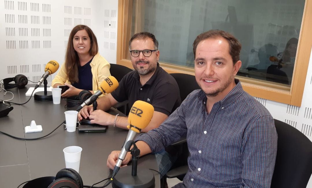 Leticia Sánchez, portavoz Unidas Podemos en Parla y 2ª teniente de alcalde, Carlos Delgado, portavoz ULEG Leganés, y Sergio López, portavoz del PP en Fuenlabrada.