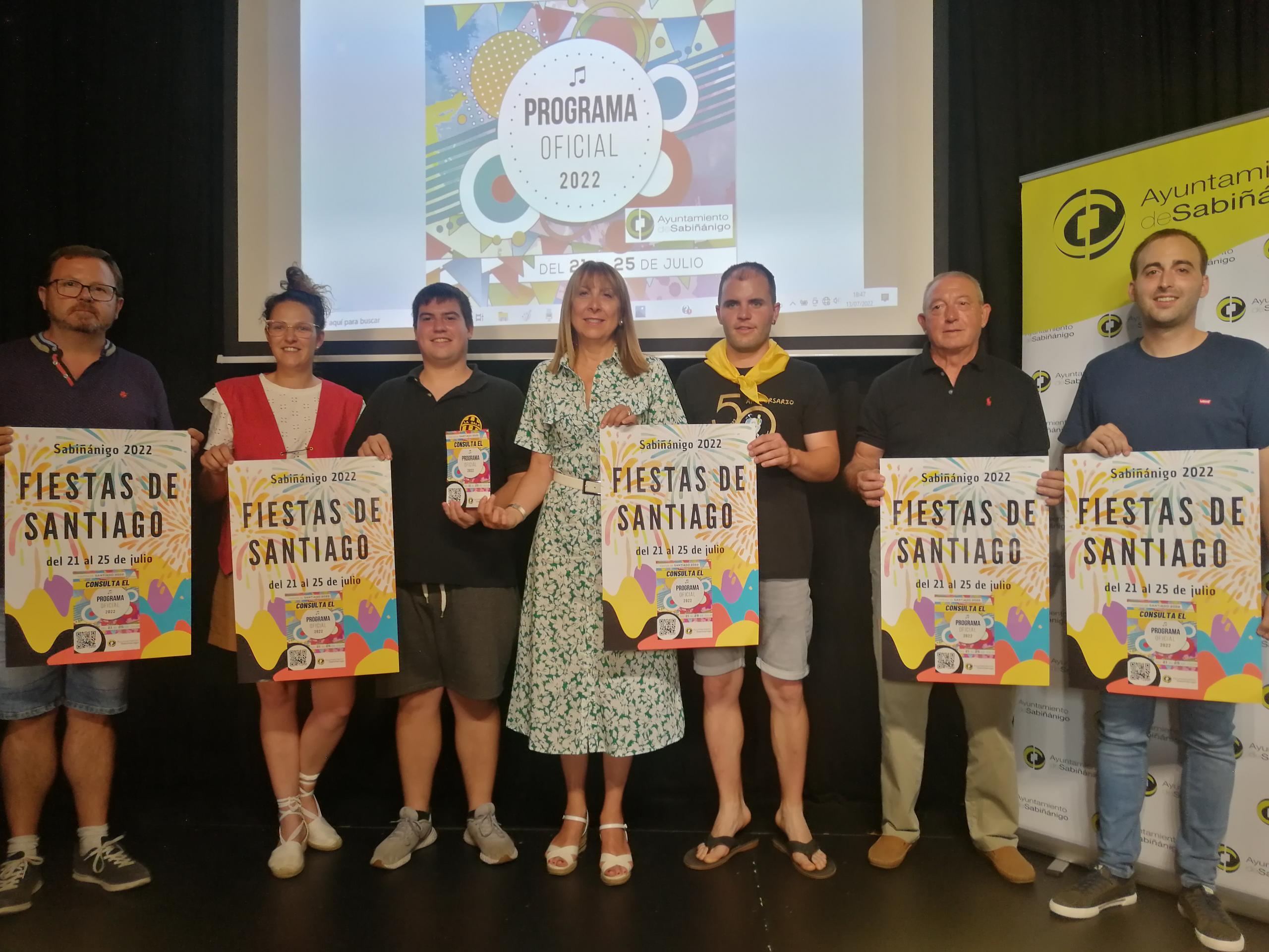 Las peñas La Murga, Edelweis y La Sala acudían a la presentación oficial junto a la alcaldesa, el concejal de Fiestas y los representantes del Orfeón Serrablés y el Grupo Folklórico Santiago