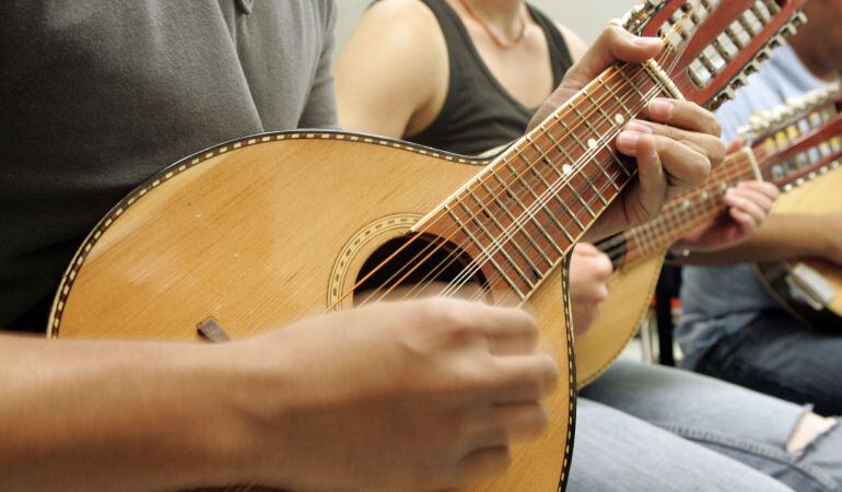 La música popular de las rondallas sigue enamorando en Getafe