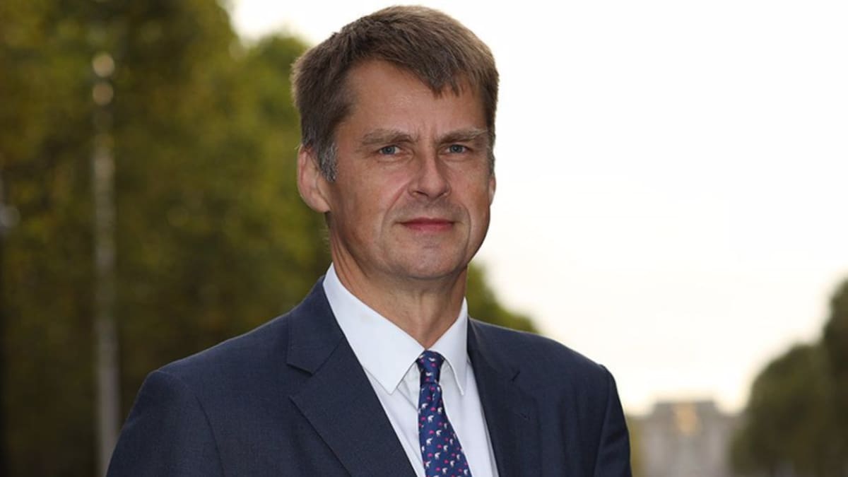 Hugh Elliot: "Hay que tomar medidas para reactivar la economía respetando la salud"