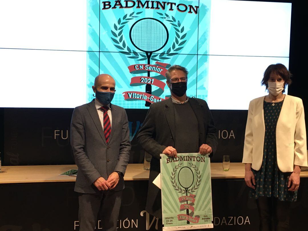Axier Urresti, Ángel Ruiz y Livia López durante la presentación.