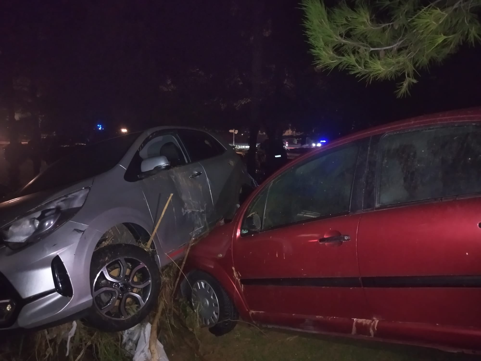 Coches empotrados por la Dana en Paiporta