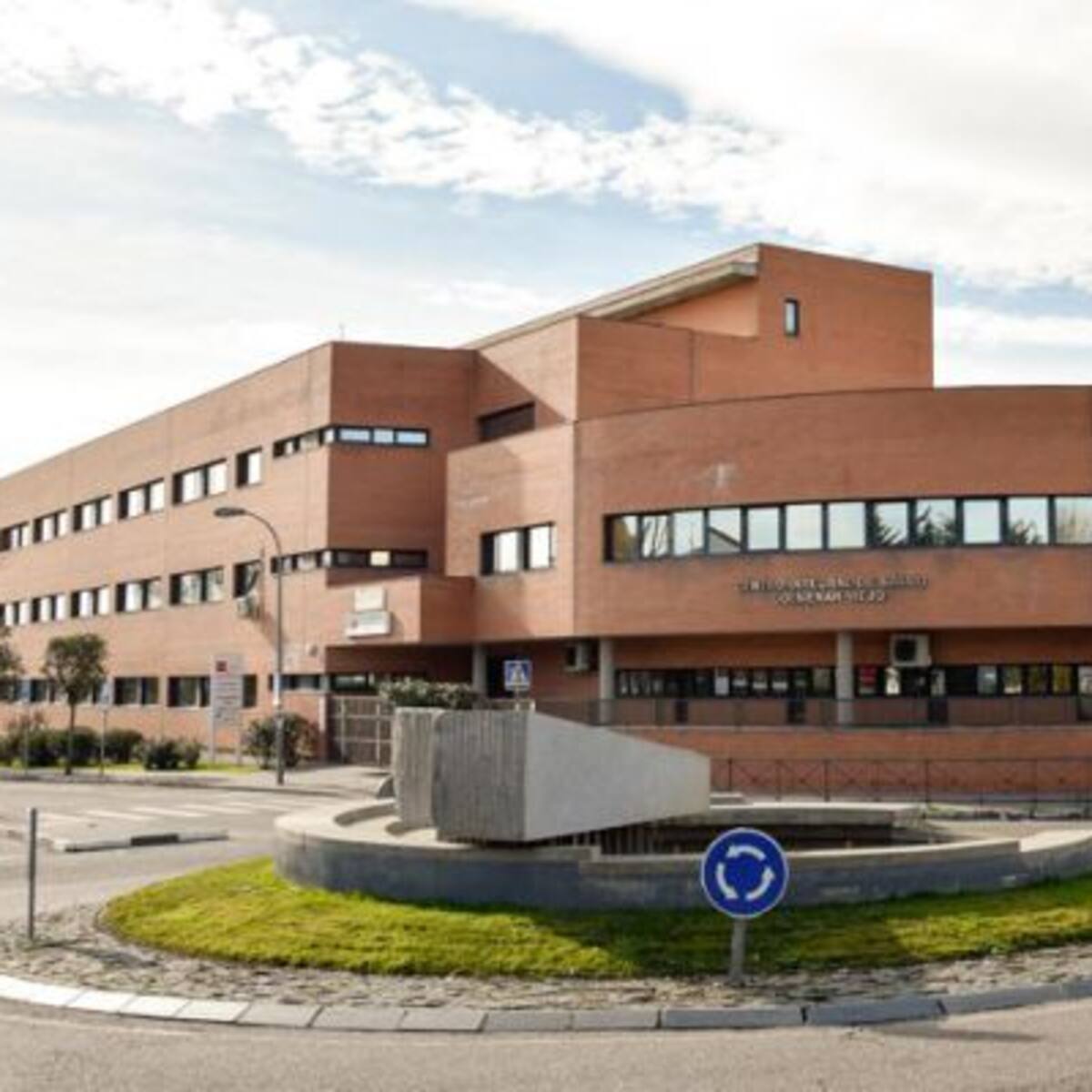 El alcalde denuncia la falta de médicos en Urgencias