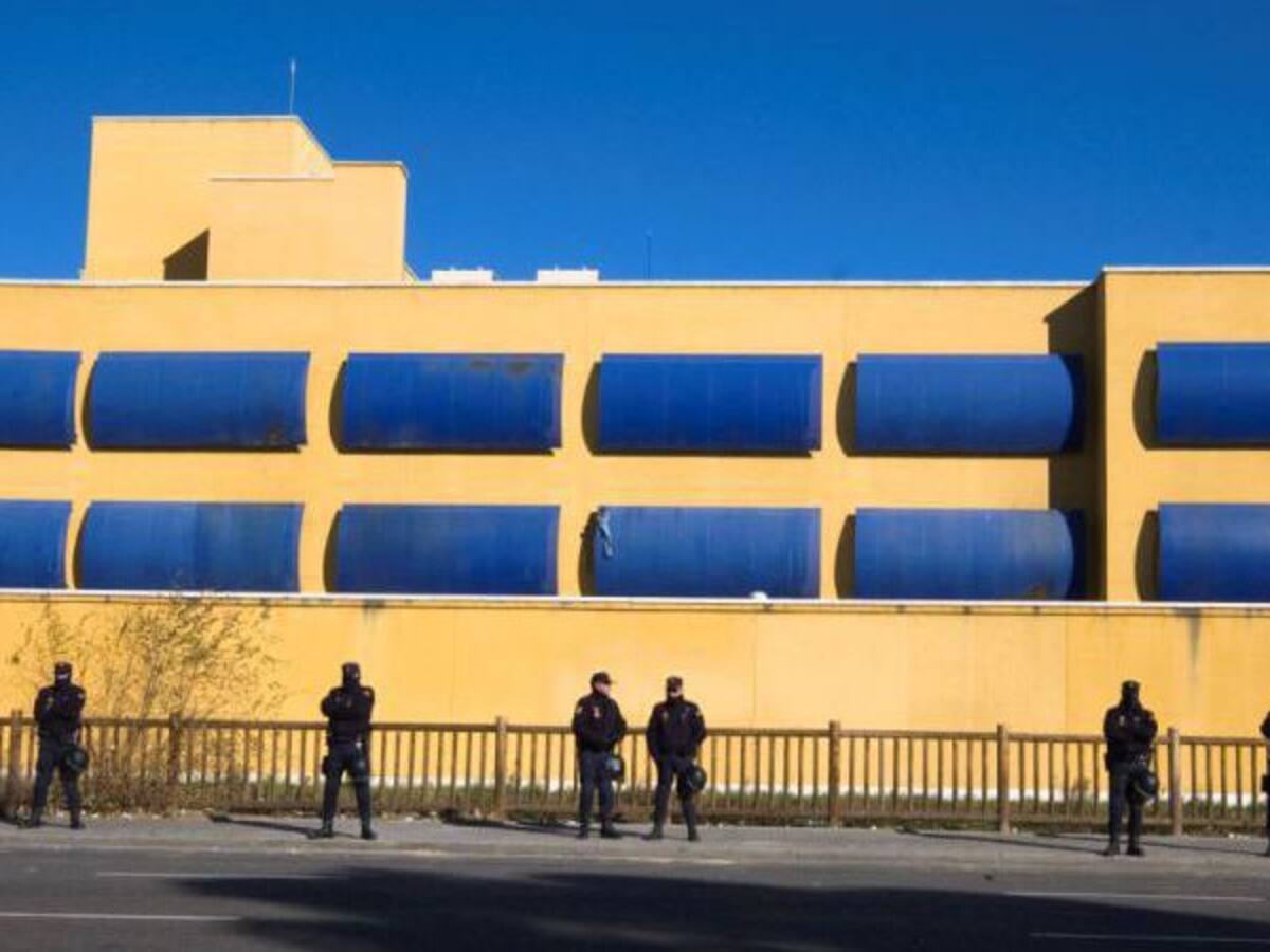 13 internos se fugan del CIE de Aluche