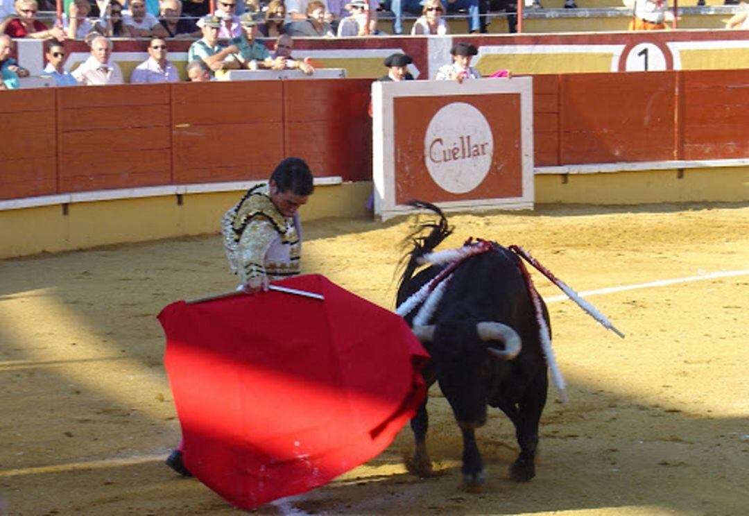 El torero cuellarano, Javier Herrero torea en el coso de Cuéllar