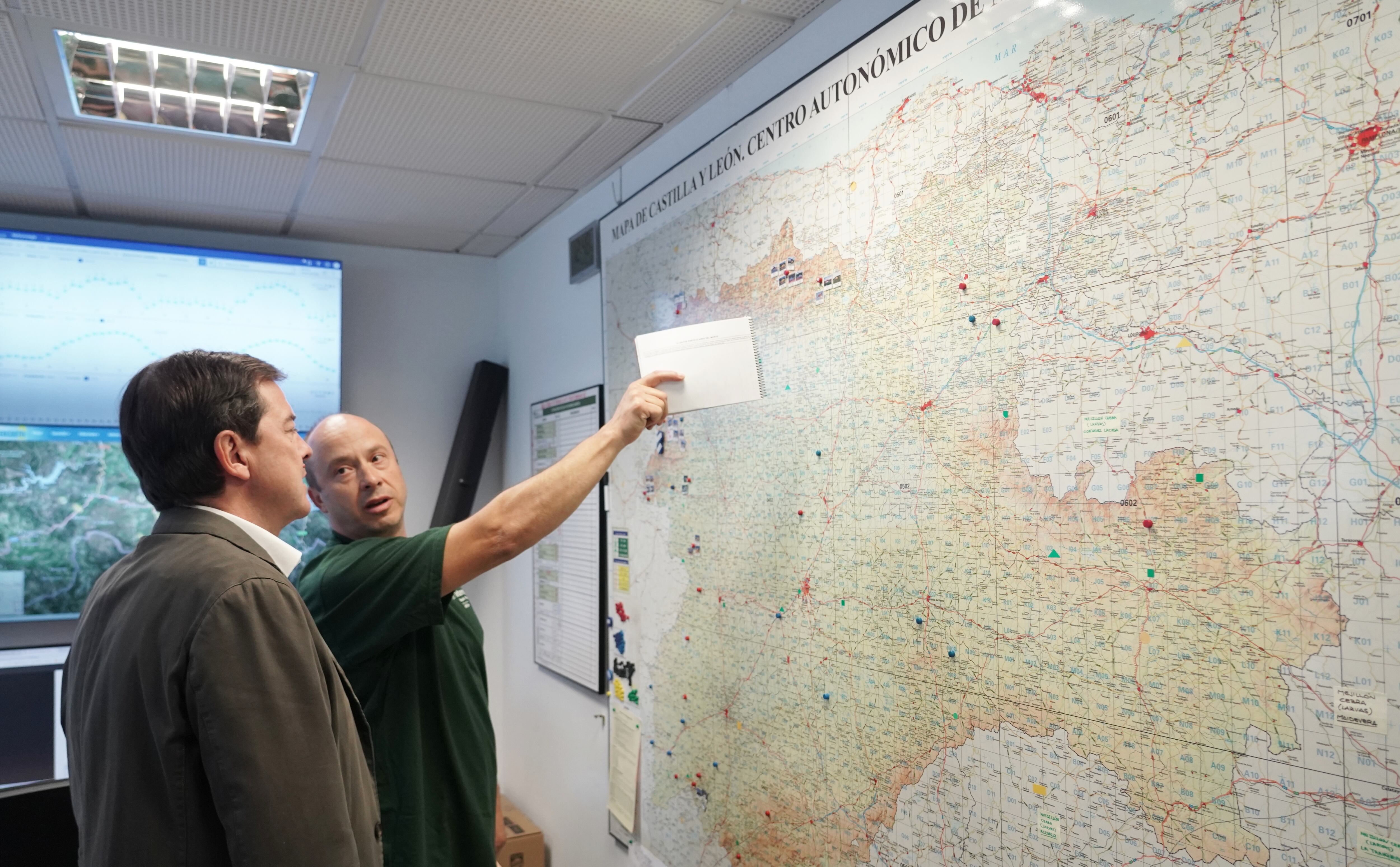 El presidente de la Junta de Castilla y León, Alfonso Fernández Mañueco, acude al Centro Autonómico de Mando, en Valladolid