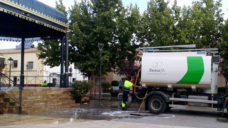 Polémica por la contratación de la empresa RESURJA, para la limpieza del Ferial durante la Feria de Jódar, trabajos que habitualmente realizaban trabajadores/as locales