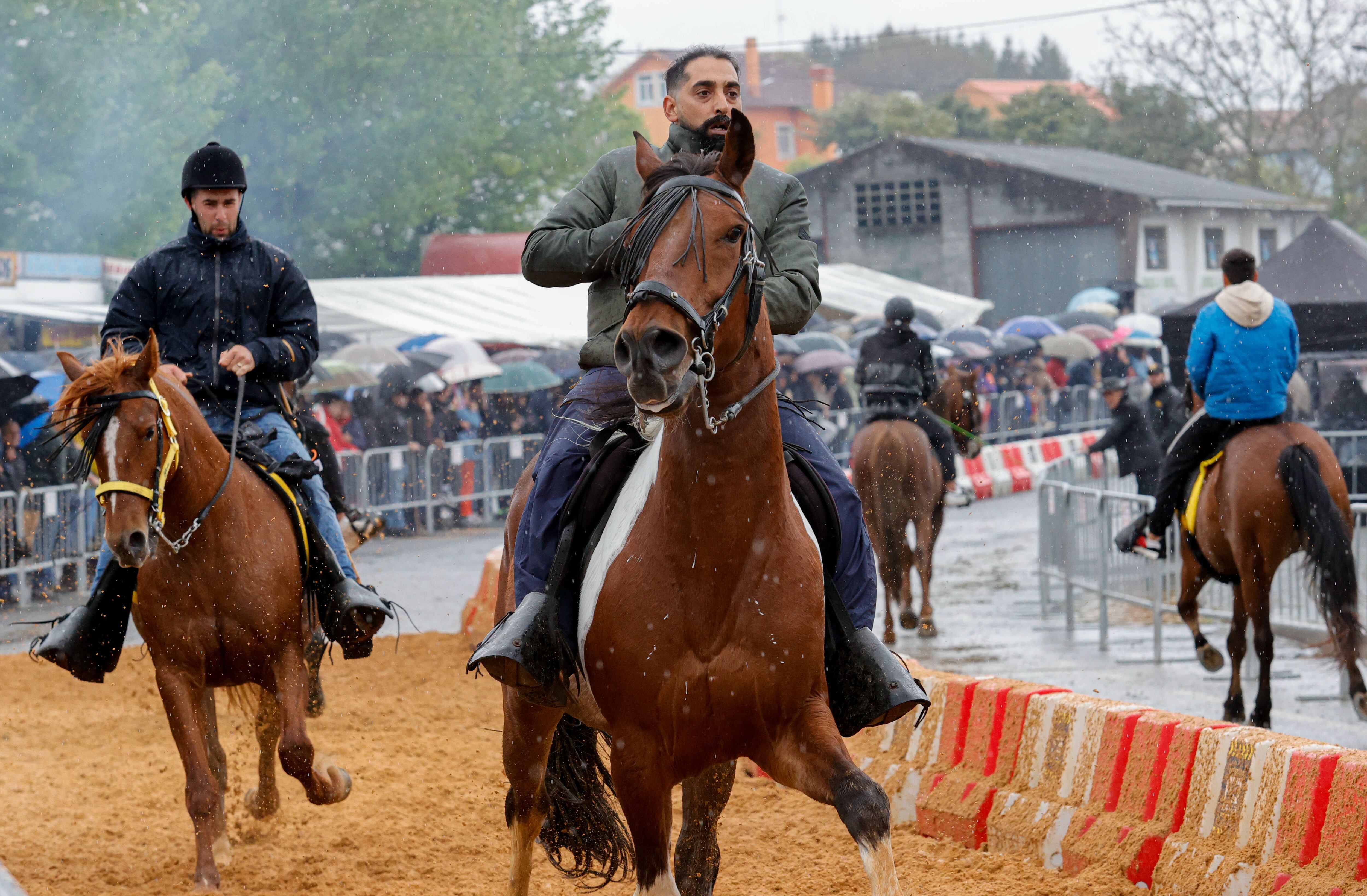 MOECHE, 23/04/2023.- Moeche vive cada 23 de abril su día grande, el de su feria del caballo, uno de los eventos festivos más tradicionales de toda la comarca de Ferrol. EFE/ Kiko Delgado.