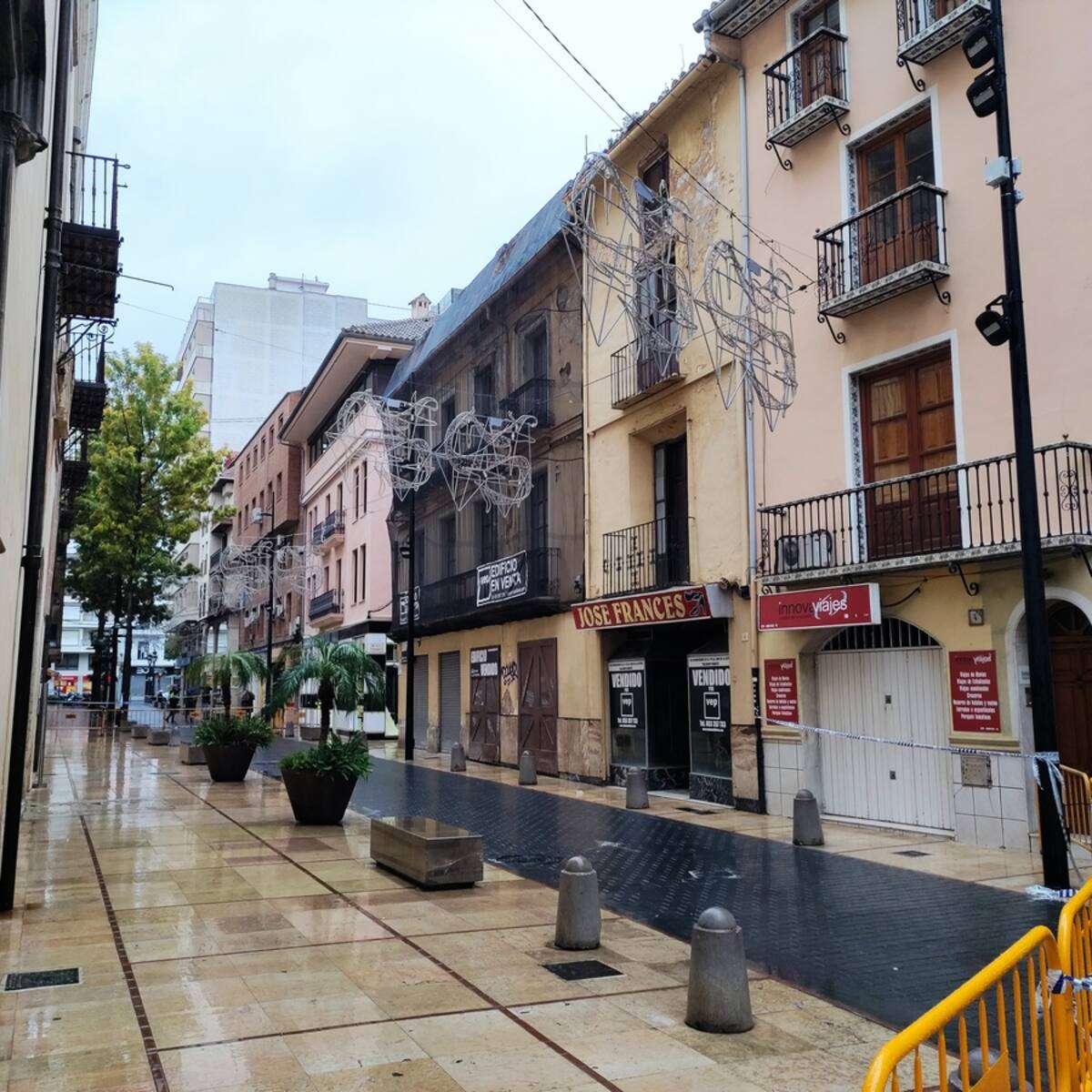 La calle Duc Alfons el Vell continuará cerrada hasta nuevo aviso