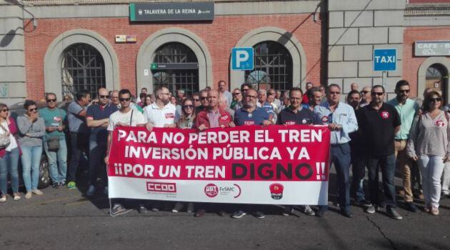 Imagen de archivo de una manifestación por un tren digno en la estación de tren de Talavera de la Reina