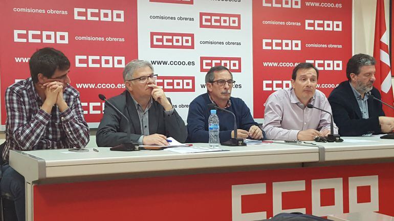 Los representantes de CCOO durante la rueda de prensa.