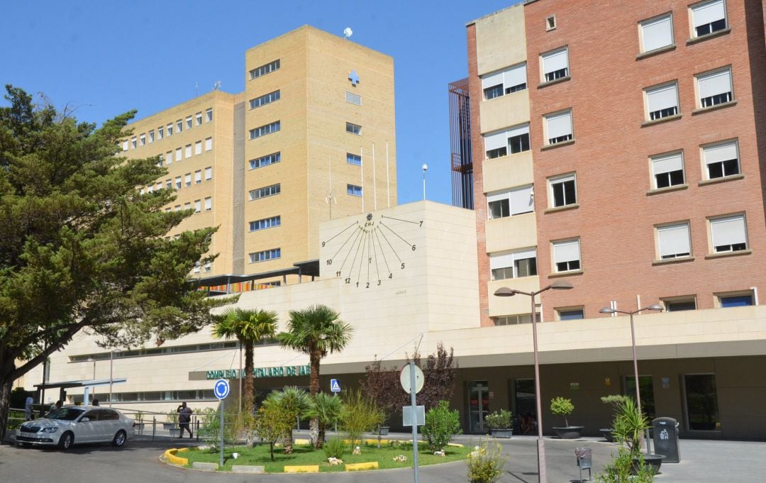 Acceso principal del hospital universitario de Jaén.