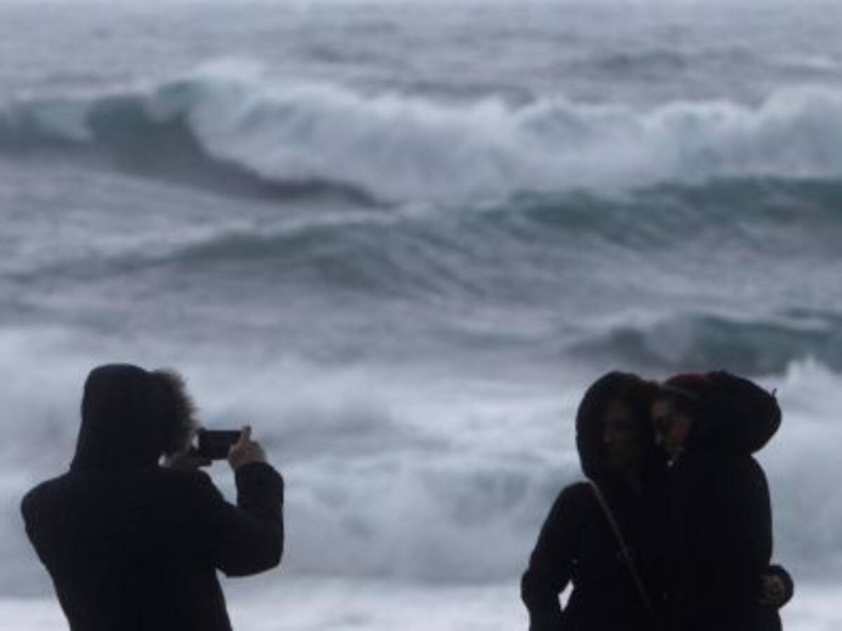 Las olas superan los cinco metros en la costa de A Coruña