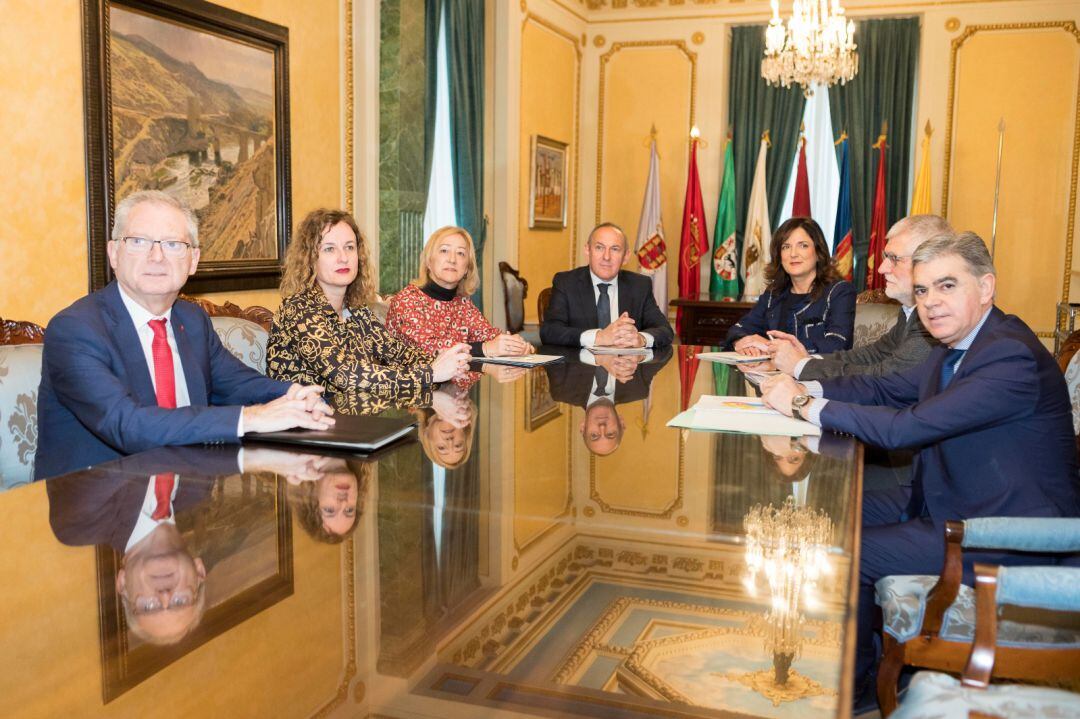 Gobierno Vasco y Diputación firman el acuerdo interinstitucional para impulsar el empleo