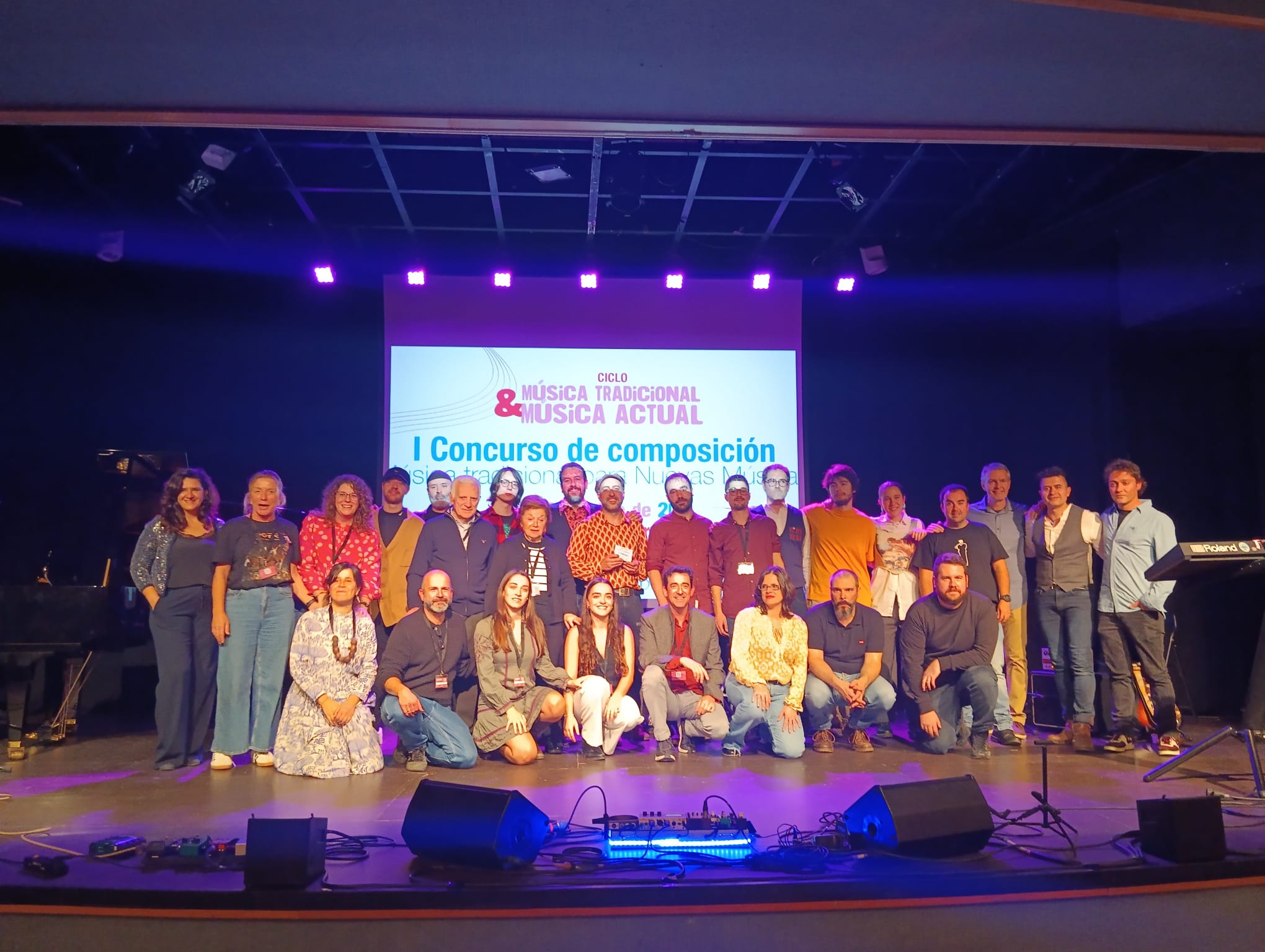 Foto final de todos los finalistas con el jurado y miembros de la Fundación