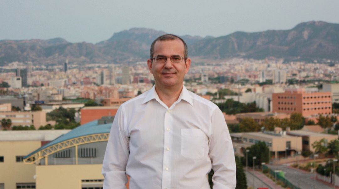 Antonio Guirao, investigador del departamento de Física de la Universidad de Murcia (UMU)