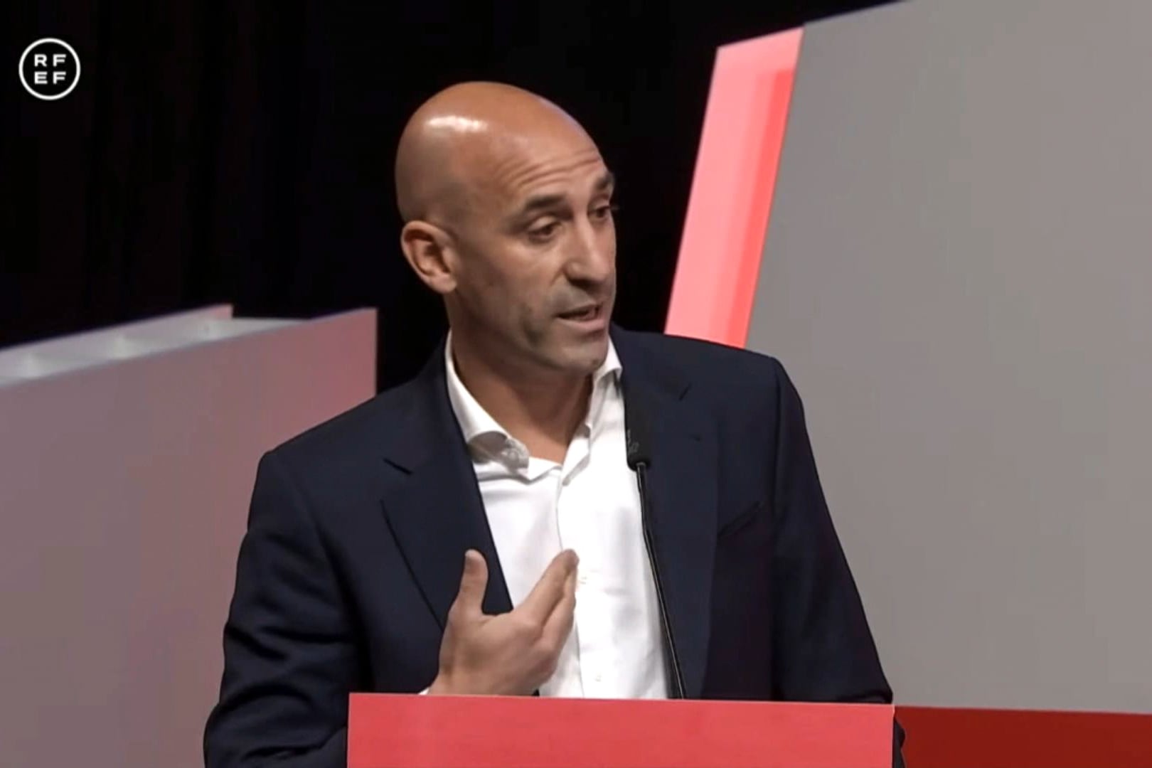 El presidente de la Real Federación Española de Fútbol, Luis Rubiales, durante su intervención en la Asamblea General.