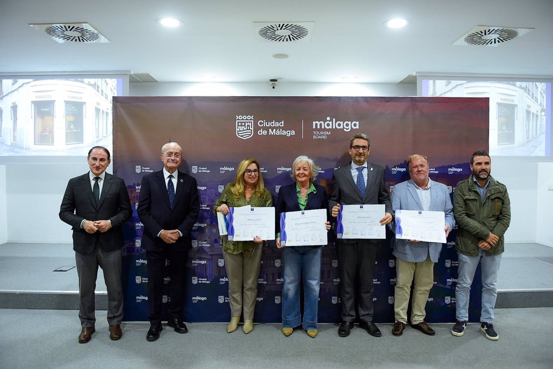 A la entrega de los diplomas ha asistido el alcalde, Francisco de la Torre, el concejal de Turismo, Jacobo Florido, el delegado territorial de Turismo, Cultura y Deporte, Carlos García Giménez, y el presidente de la CEM, Javier González de Lara