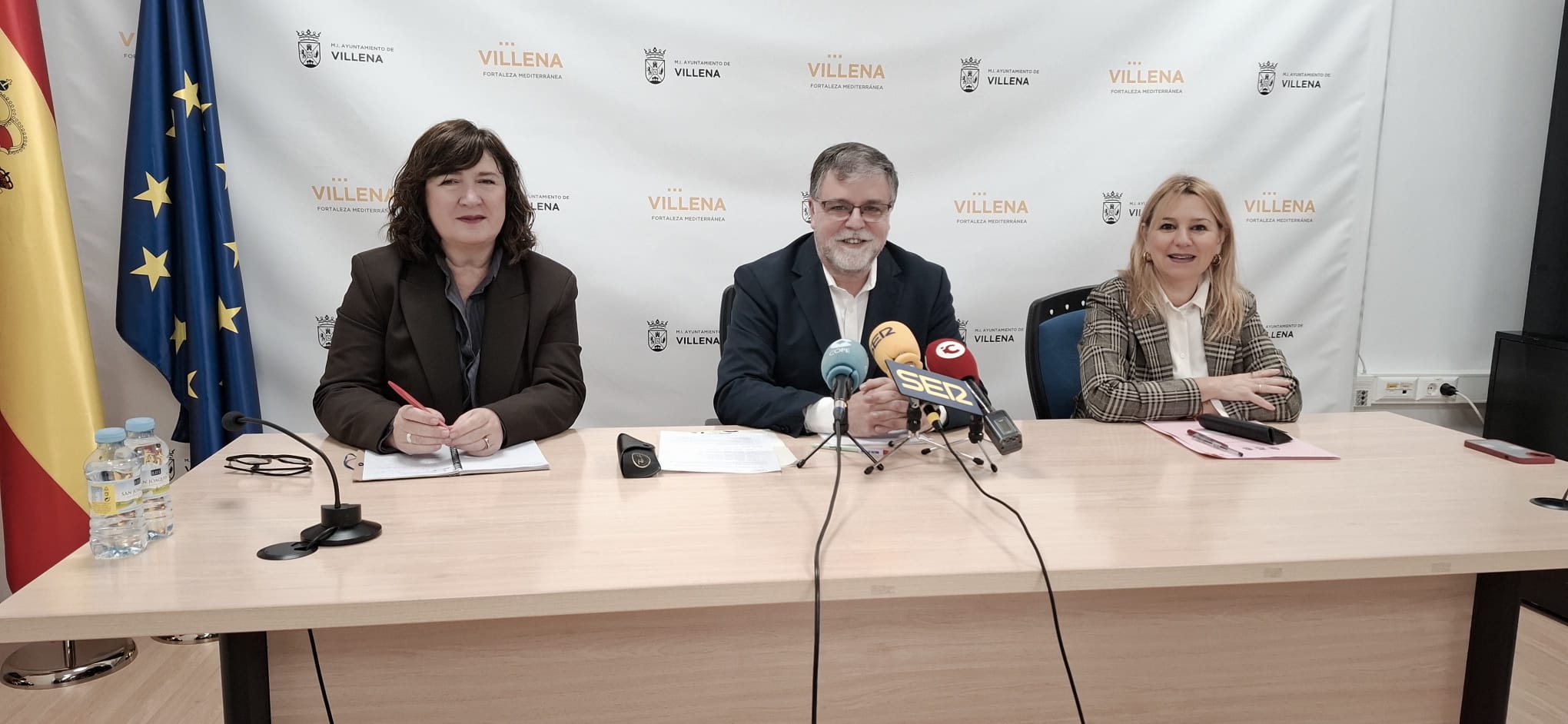 El alcalde y las diputadas autonómicas