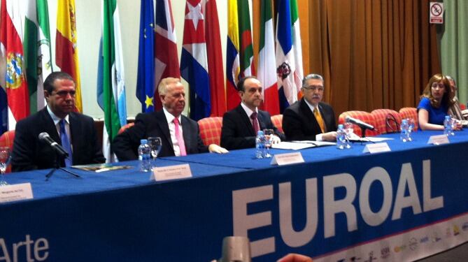 El alcalde de Torremolinos, Pedro Fernández Montes, y el consejero de Turismo, Rafael Rodríguez, durante la inauguración de Euroal.