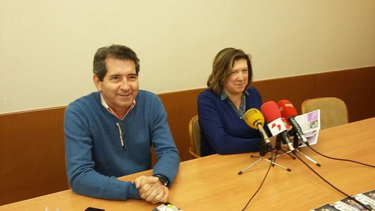 El director del teatro, Miguel Varela y concejala de Cultura y Fiestas, María Antonia Gancedo