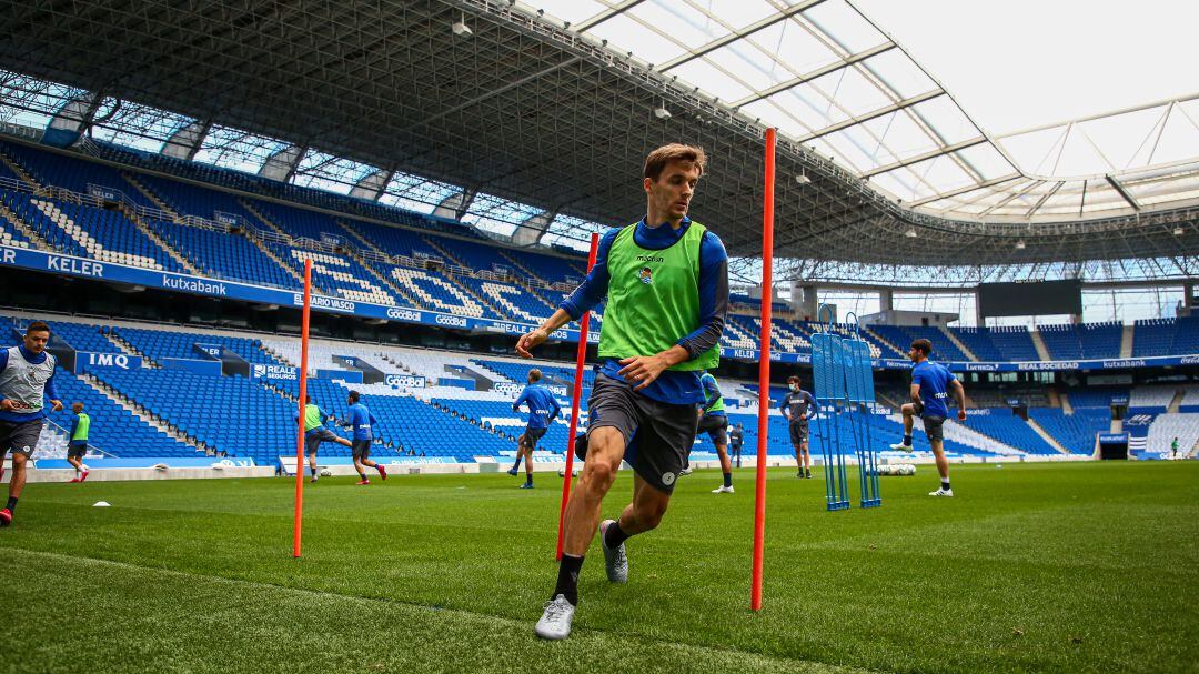 Diego Llorente durante un entrenamiento en Anoeta
