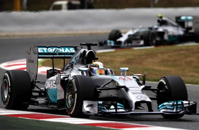 Hamilton gana en Montmeló