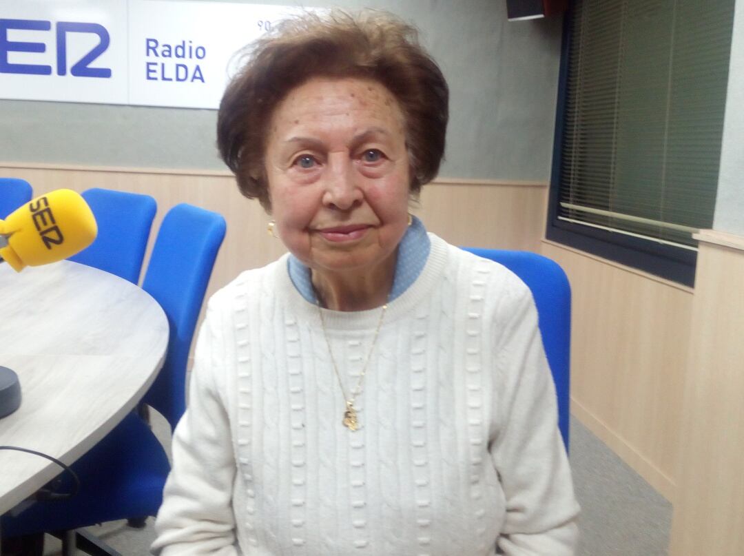 Dora García, en el estudio de Radio Elda SER