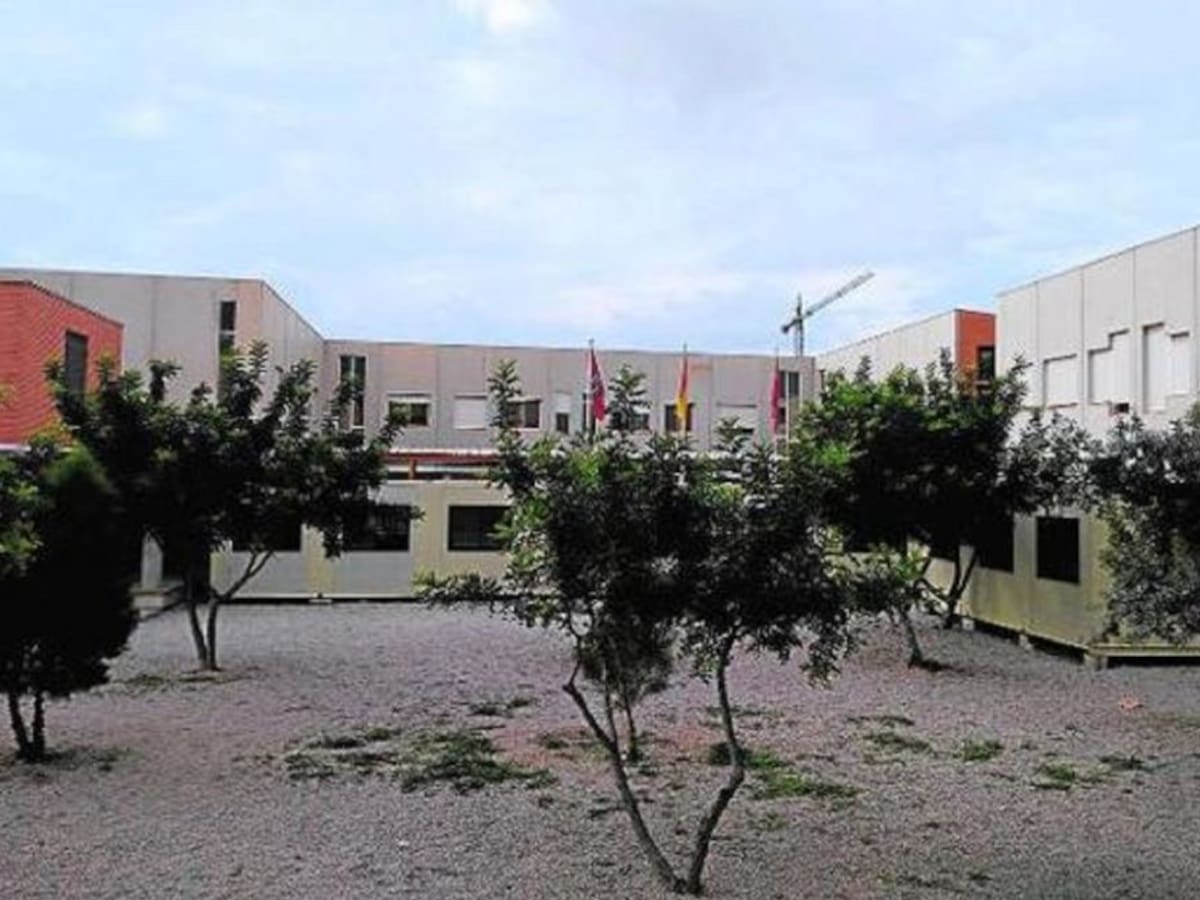 Los padres y madres del IES Los Molinos denuncian un nuevo retrasoen la ampliación de este centro escolar